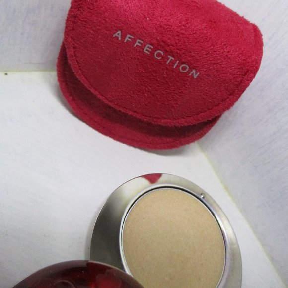 Affection Fragrance Solid in Jeweled Compact - Picture 3 of 4